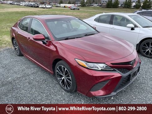 Used 2018 Toyota Camry SE w/ Moonroof Package FWD image 1