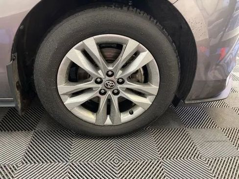 Used 2022 Toyota Sienna Limited image 23
