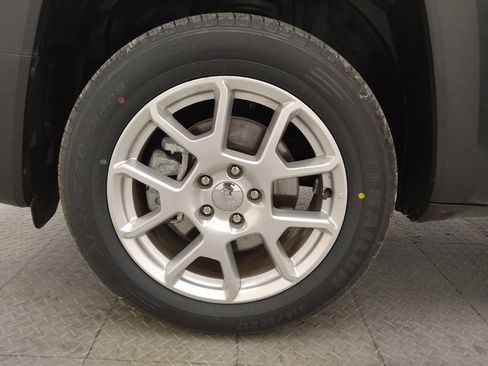 Used 2021 Jeep Renegade Latitude w/ Convenience Group image 31