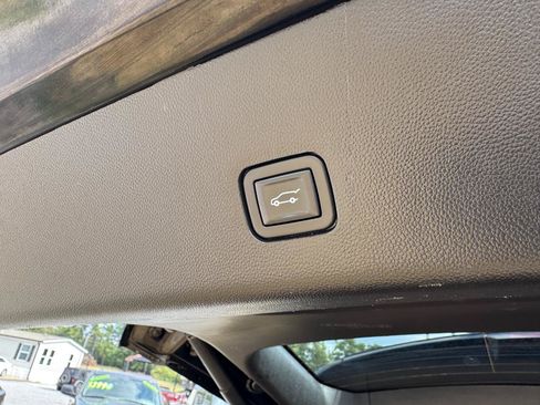 Used 2021 Chevrolet Traverse LT FWD image 14