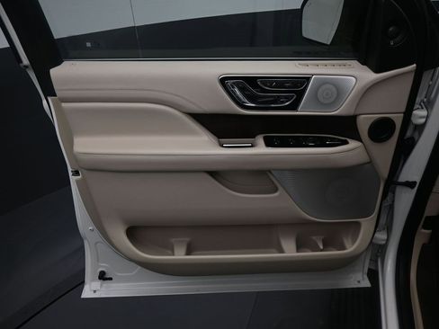 Used 2021 Lincoln Navigator L Reserve w/ Luxury Package image 11