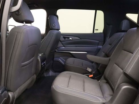 Used 2025 Chevrolet Traverse LT w/ Midnight/Sport Edition image 17