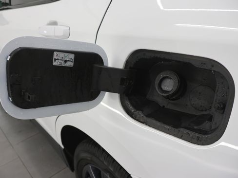 Used 2024 Chevrolet Equinox RS w/ LPO, Floor Liner Package image 31