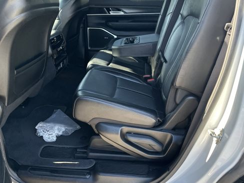 Used 2024 Jeep Wagoneer Series II w/ Flexible Seating Group RWD image 21