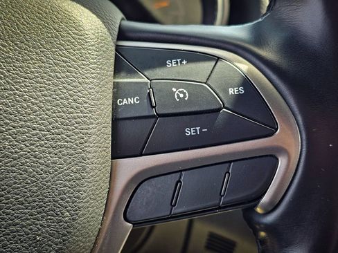 Used 2019 Jeep Grand Cherokee Limited AWD/4WD image 19