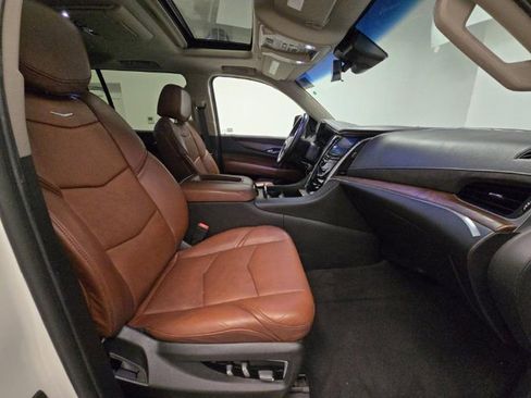 Used 2020 Cadillac Escalade ESV Premium Luxury image 8