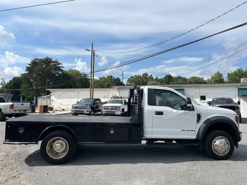 Used 2019 Ford F550 4x4 Regular Cab Super Duty w/ XL Value Package image 5