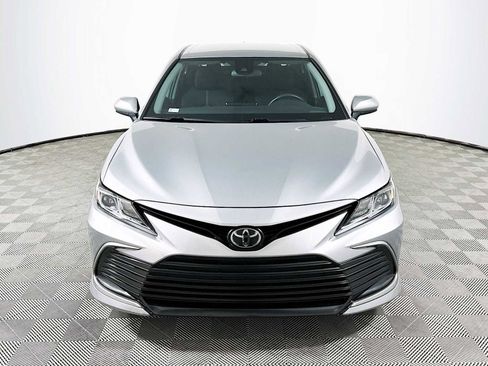 Used 2022 Toyota Camry LE image 2
