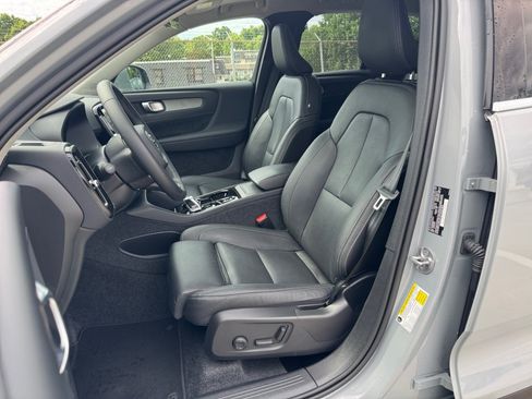 Used 2025 Volvo XC40 B5 Plus AWD/4WD image 30
