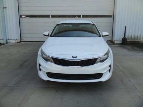 Used 2018 Kia Optima LX w/ 17" Alloy Wheels Package image 3