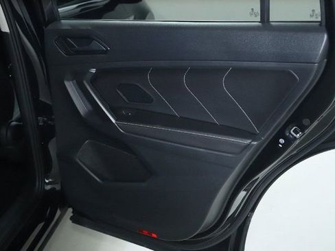 Used 2023 Volkswagen Tiguan SE w/ Panoramic Sunroof Package AWD/4WD image 33