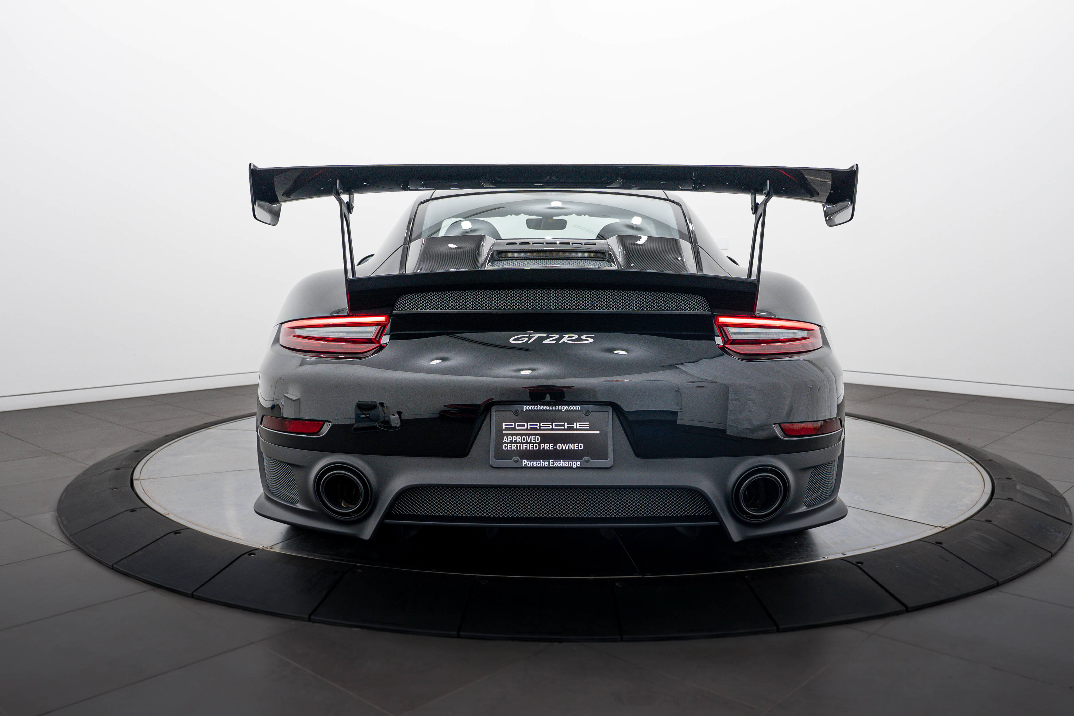 Certified 2018 Porsche 911 GT2 RS RWD image 6