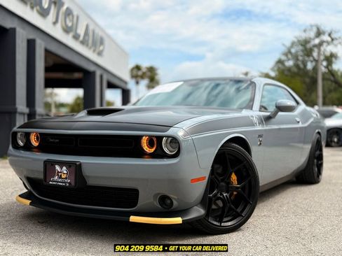Used 2021 Dodge Challenger R/T Scat Pack w/ T/A Package RWD image 2