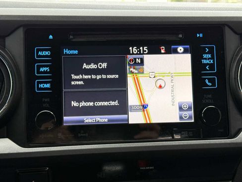 Used 2018 Toyota Tacoma TRD Off-Road image 22