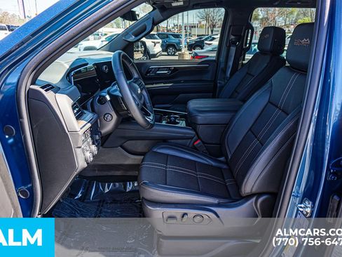 Used 2025 Chevrolet Suburban High Country AWD/4WD image 19