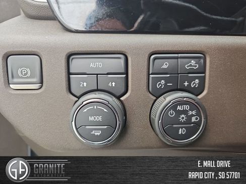 Used 2022 Chevrolet Silverado 1500 LTZ AWD/4WD image 32