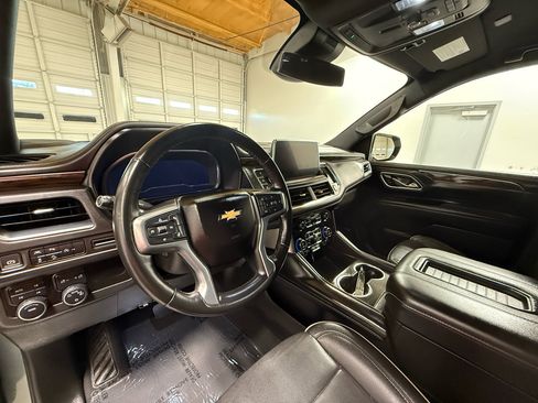 Used 2023 Chevrolet Suburban Premier image 12