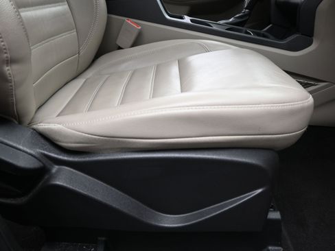 Used 2018 Ford Escape SEL image 16