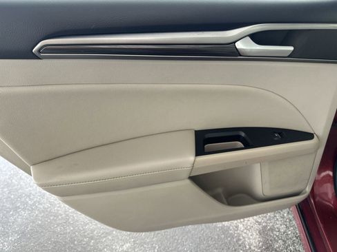 Used 2018 Ford Fusion SE w/ Fusion SE Technology Package image 34