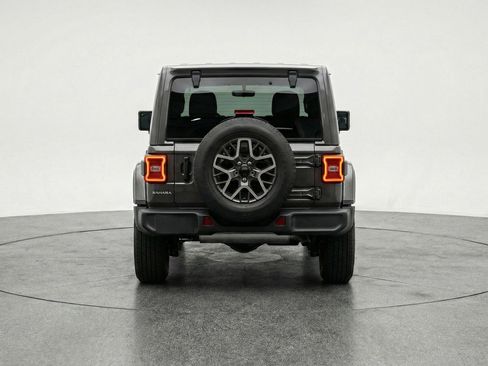 Used 2025 Jeep Wrangler Sahara image 7
