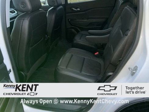 Certified 2023 GMC Acadia SLT w/ Preferred Package image 21