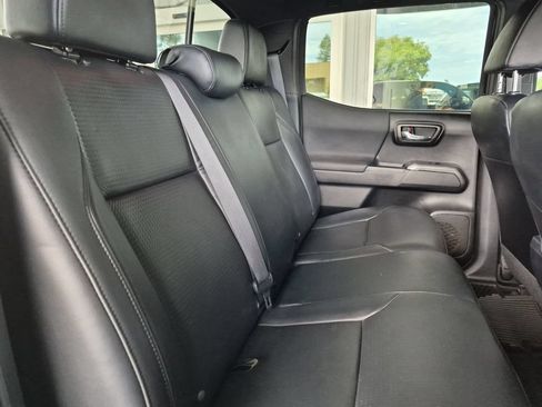 Used 2019 Toyota Tacoma TRD Off-Road AWD/4WD image 17