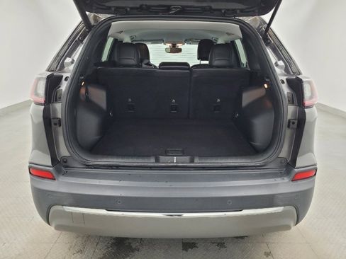 Used 2019 Jeep Cherokee Limited image 29