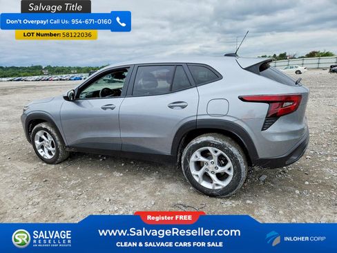 Used 2024 Chevrolet Trax LS w/ LS Convenience Package FWD image 3