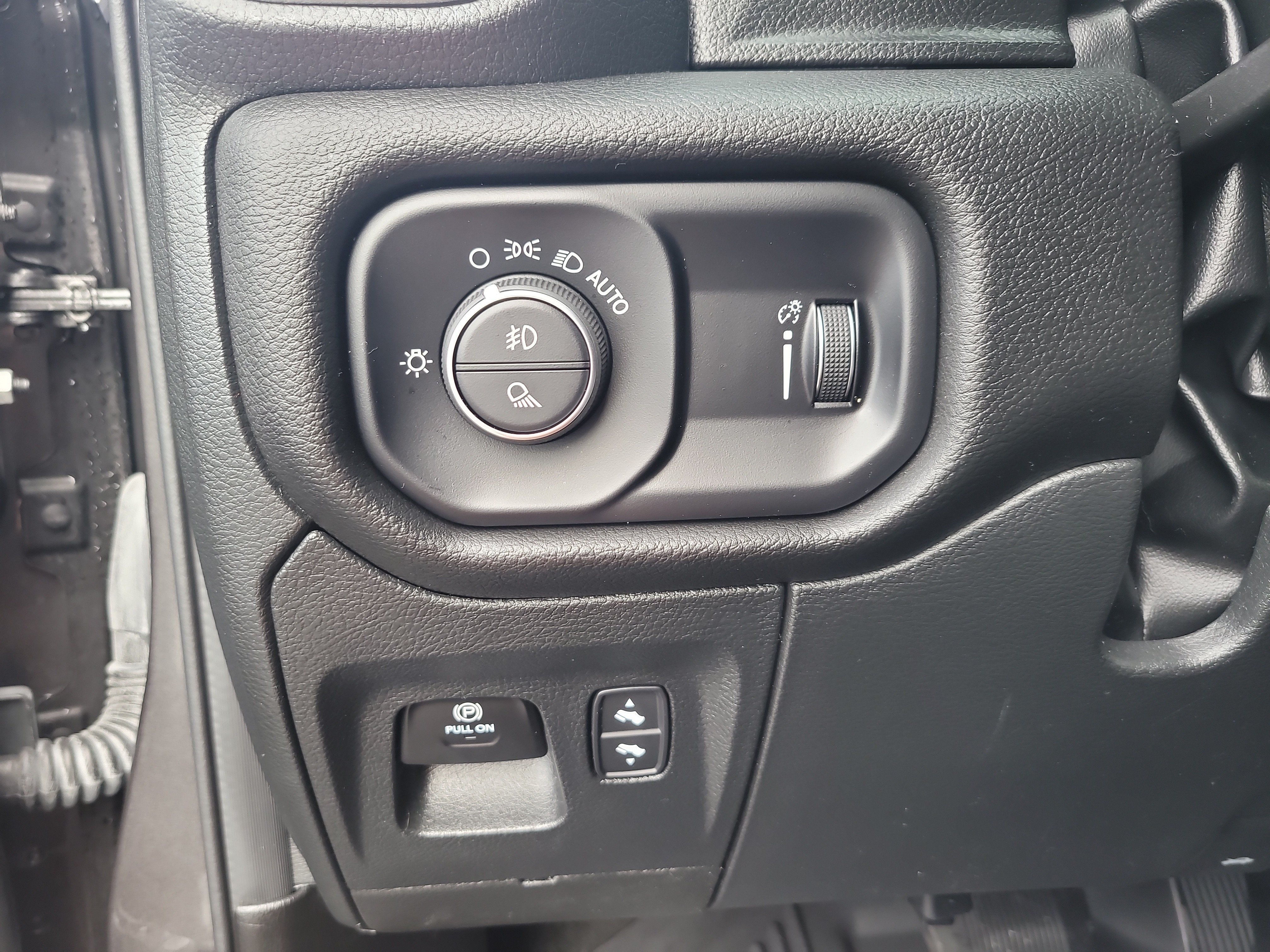 Used 2024 RAM 1500 Big Horn RWD image 31