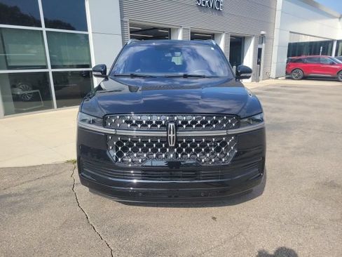 Certified 2025 Lincoln Navigator Black Label AWD/4WD image 12