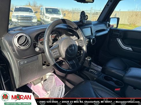 Used 2015 Jeep Wrangler Unlimited Rubicon w/ Connectivity Group image 12