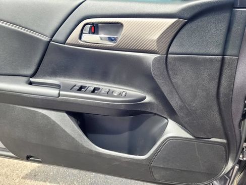 Used 2017 Honda Accord Sport image 13