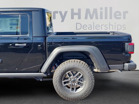 New 2025 Jeep Gladiator Mojave w/ Convenience Group image 4