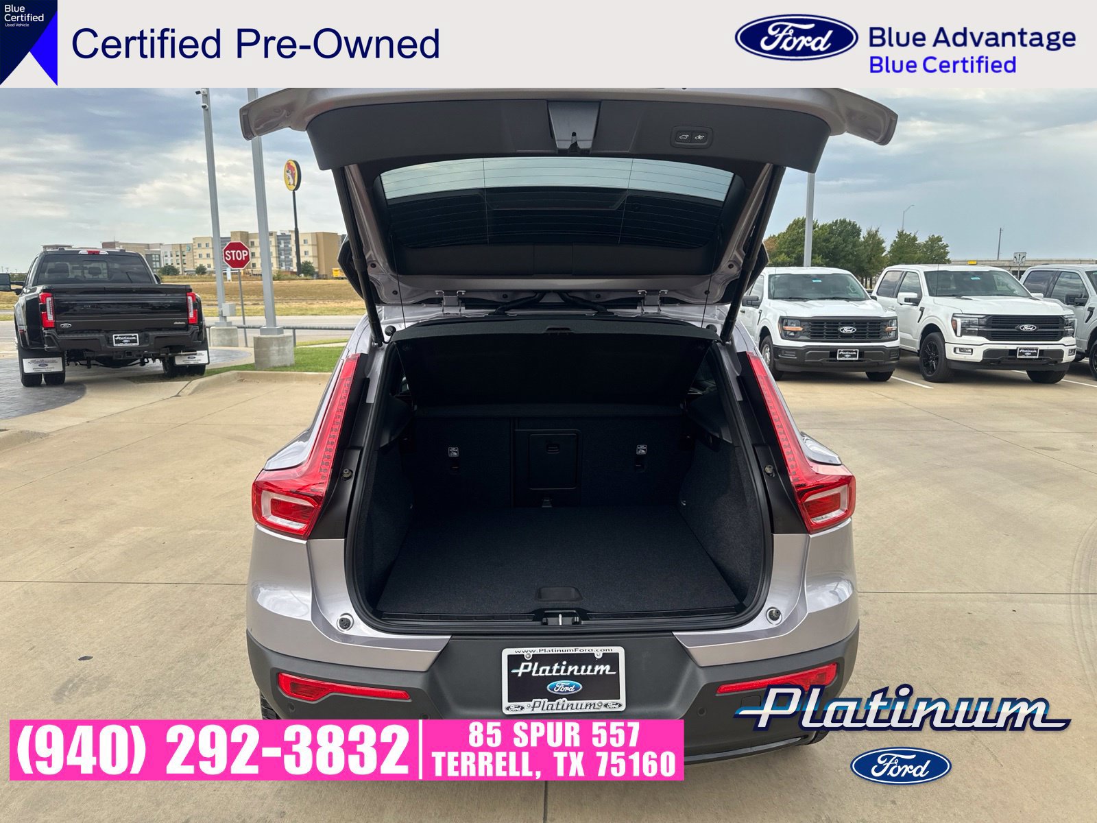 Used 2026 Volvo XC40 B4 Core w/ Climate Package FWD image 5