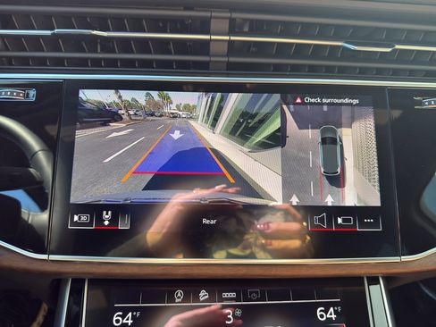 Used 2025 Audi Q7 Premium w/ Convenience Package image 22