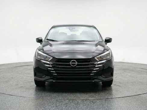 Used 2025 Nissan Versa SV image 2