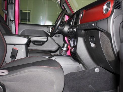 Used 2021 Jeep Wrangler Unlimited Rubicon w/ Xtreme Recon 35" Tire Package image 5