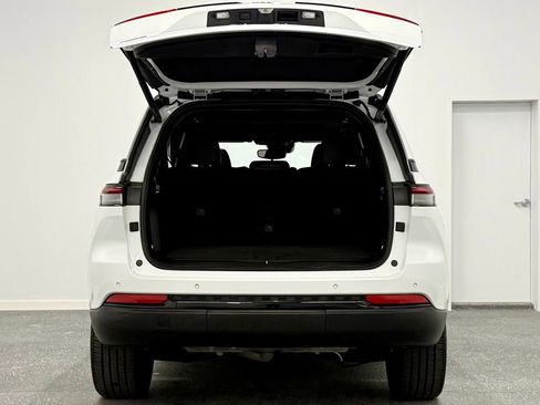 Used 2022 Jeep Grand Cherokee Altitude image 8