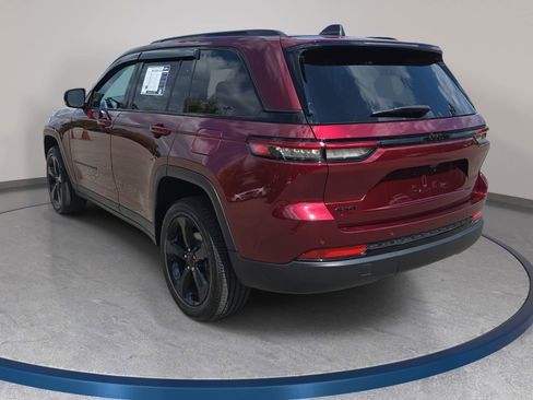 Used 2024 Jeep Grand Cherokee Altitude image 7