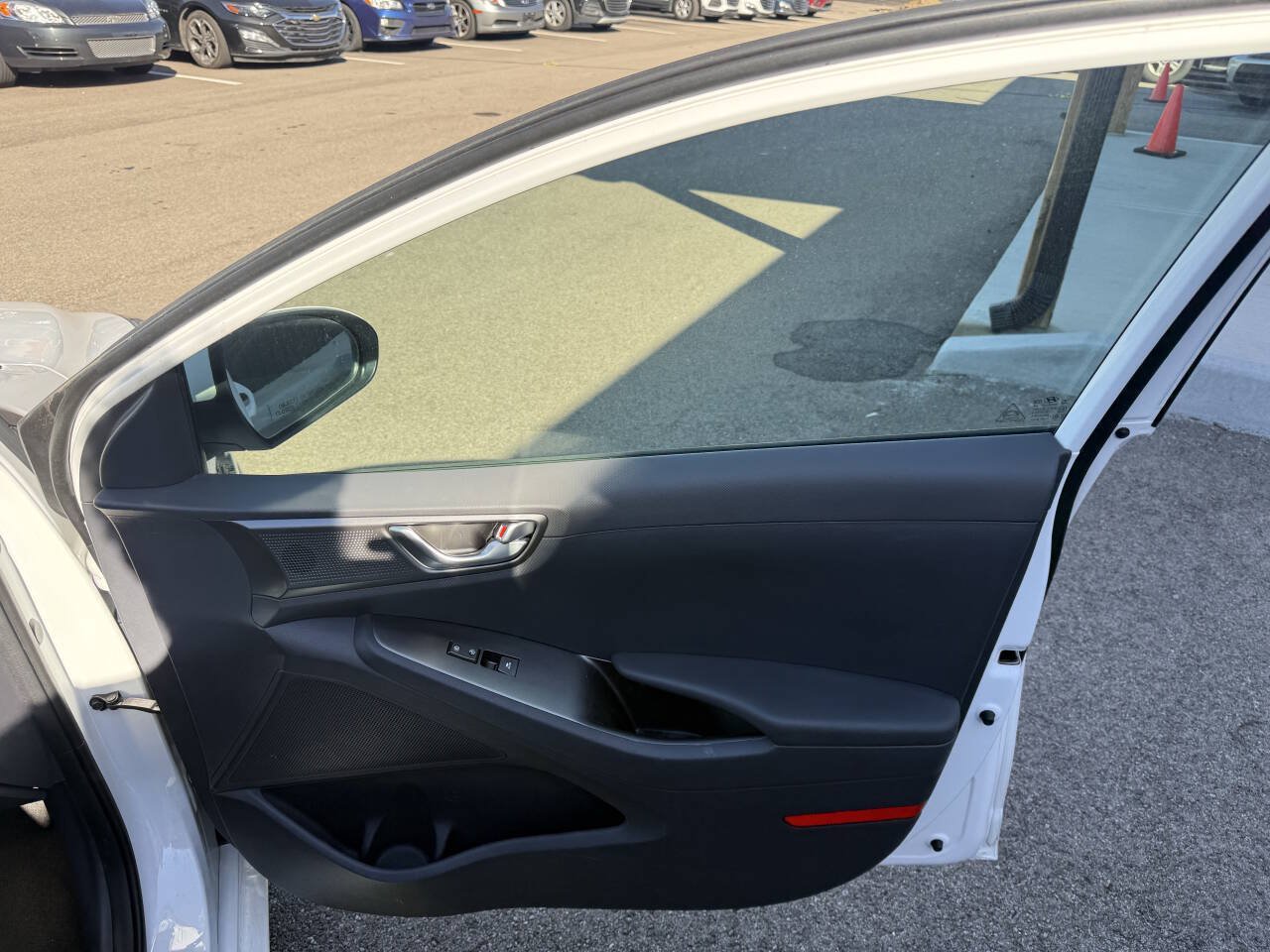 Used 2020 Hyundai Ioniq SEL FWD image 13