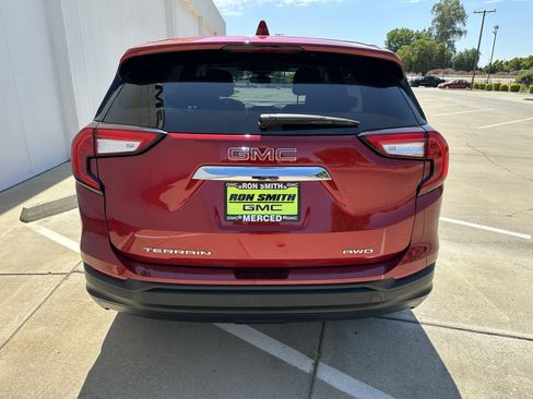 Used 2024 GMC Terrain SLE image 7