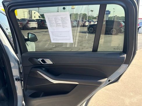 Used 2024 BMW X7 xDrive40i w/ M Sport Package AWD/4WD image 33