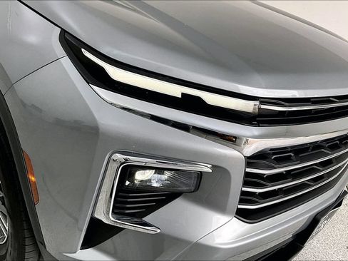 Used 2024 Chevrolet Traverse LT FWD image 36