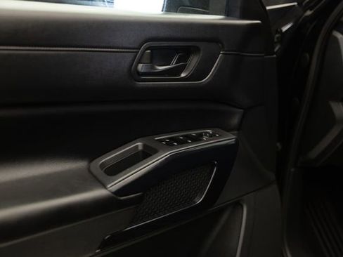 Used 2024 Nissan Pathfinder SV AWD/4WD image 31