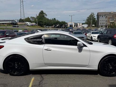 Used 2015 Hyundai Genesis 3.8 RWD image 12