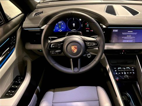 New 2026 Porsche Macan 4 Electric AWD/4WD image 18