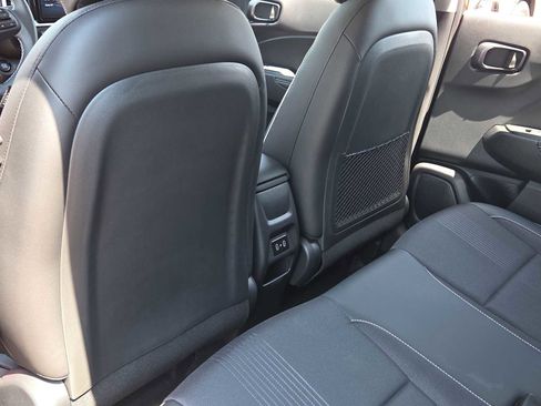 New 2025 Hyundai Venue Limited image 16