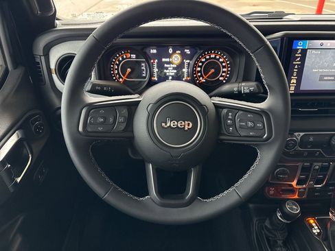 New 2025 Jeep Gladiator Willys image 18