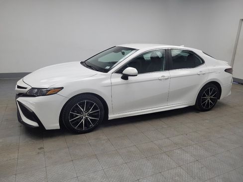 Used 2021 Toyota Camry SE image 2