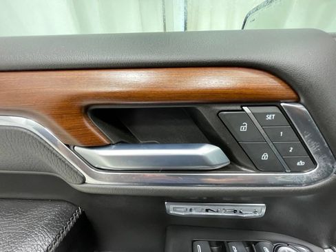 Used 2023 GMC Sierra 1500 Denali AWD/4WD image 17